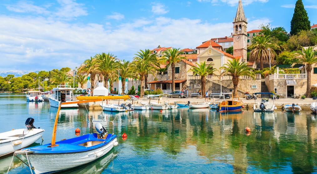 Hafen Dorf in Kroatien auf Brac Reisen