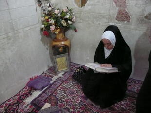 Junge Frau beim Beten