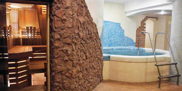 Sauna und Pool