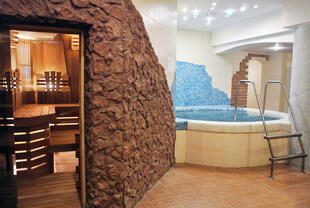 Sauna und Pool