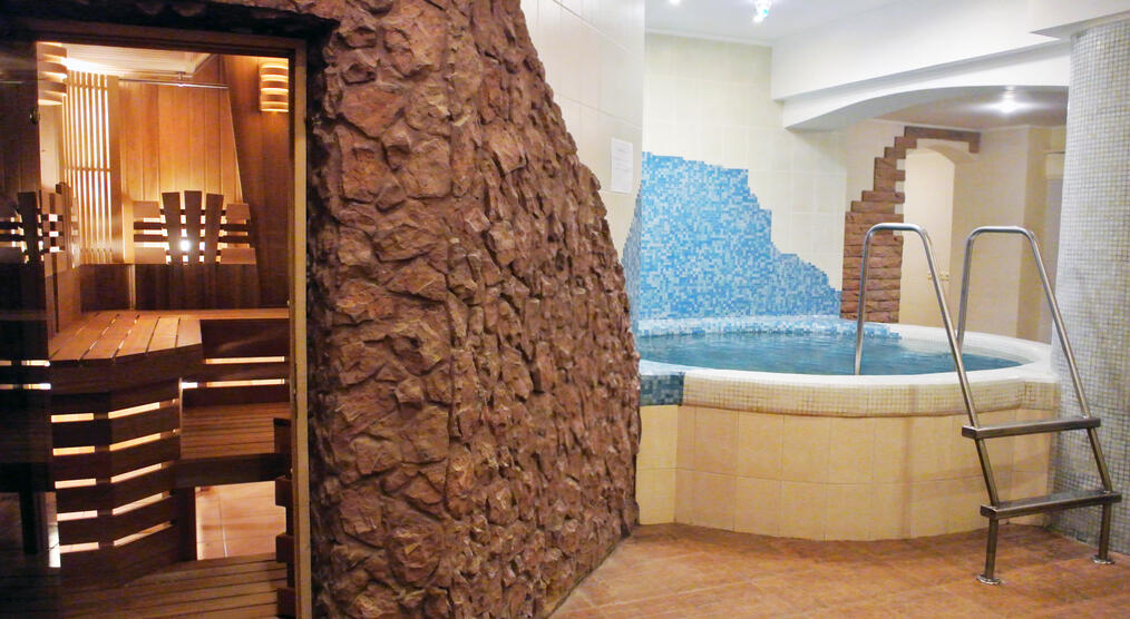 Sauna und Pool