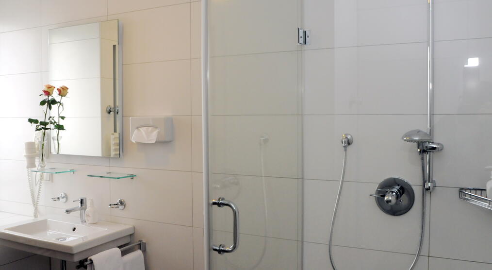 Bad Doppelzimmer