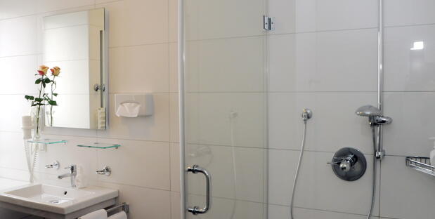 Bad Doppelzimmer