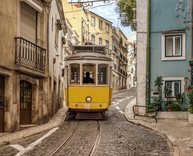 Straßenbahn Lissabon Geschichtsträchtiges Fotomotiv