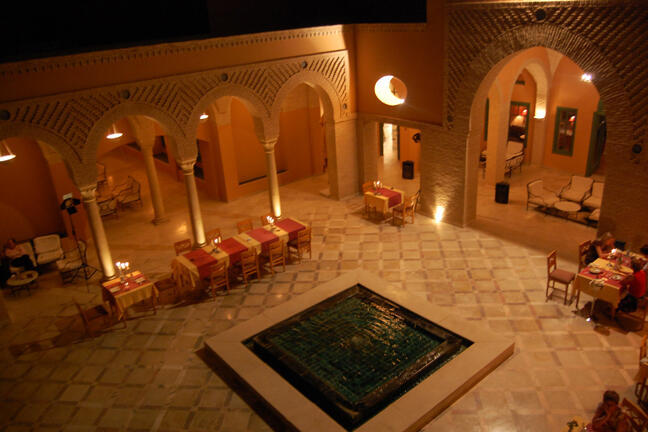 Innenhof und Restaurant