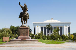 Statue Amir Temur in Taschkent