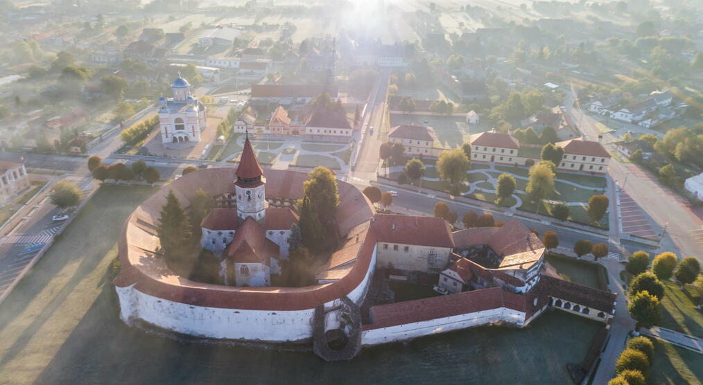 Blick über die Anlage der Kirchenburg Tartlau
