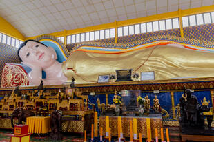 Liegende Buddha Statue im Wat Chaiyamangalaram Tempel