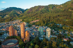 Blick auf Bogota mit Anden im Hintergrund