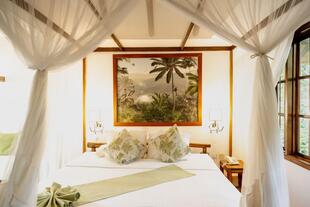 Schlafzimmer in der Arumeru Lodge