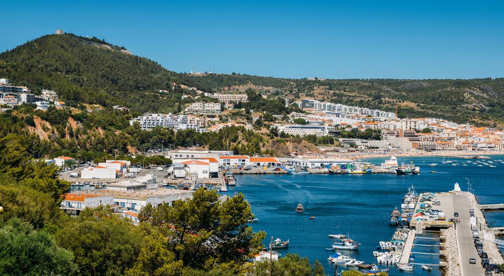 Blick auf den Hafen von Sesimbra
