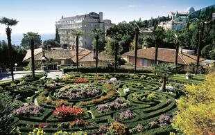 bunte Gartenanlage an der Villa Angiolina in Opatija
