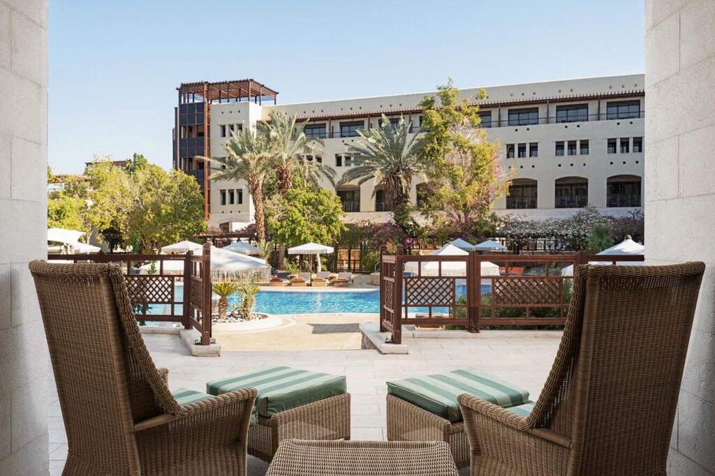 Poolterrasse 