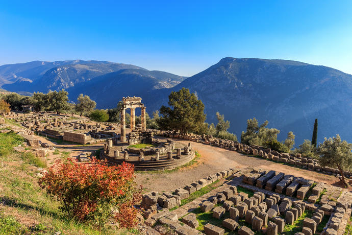 Ruinen des Athina-Pronaia-Tempel in Delphi