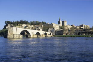 Blick vom Meer auf Avignon