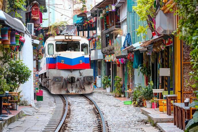 Blick auf die Trainstreet in der Hauptstadt Hanoi in Vietnam