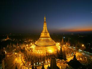 Shwedagon Pagode bei Nacht 