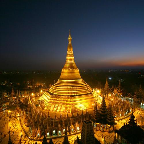 Shwedagon Pagode bei Nacht 
