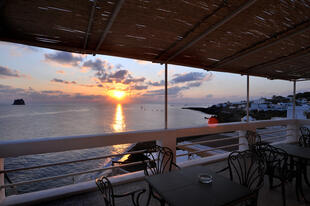 Sonnenuntergang auf der Hotelterrasse