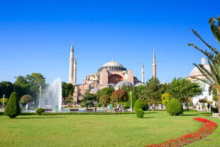 Blick auf die Hagia Sophia im Frühling