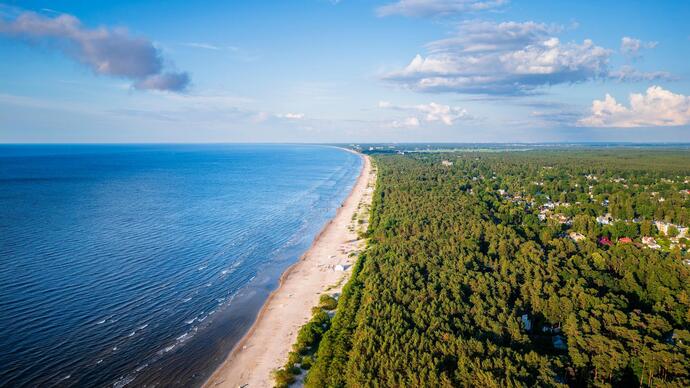 Küstenblick von Jurmala in Lettland auf einer Baltikum Reise