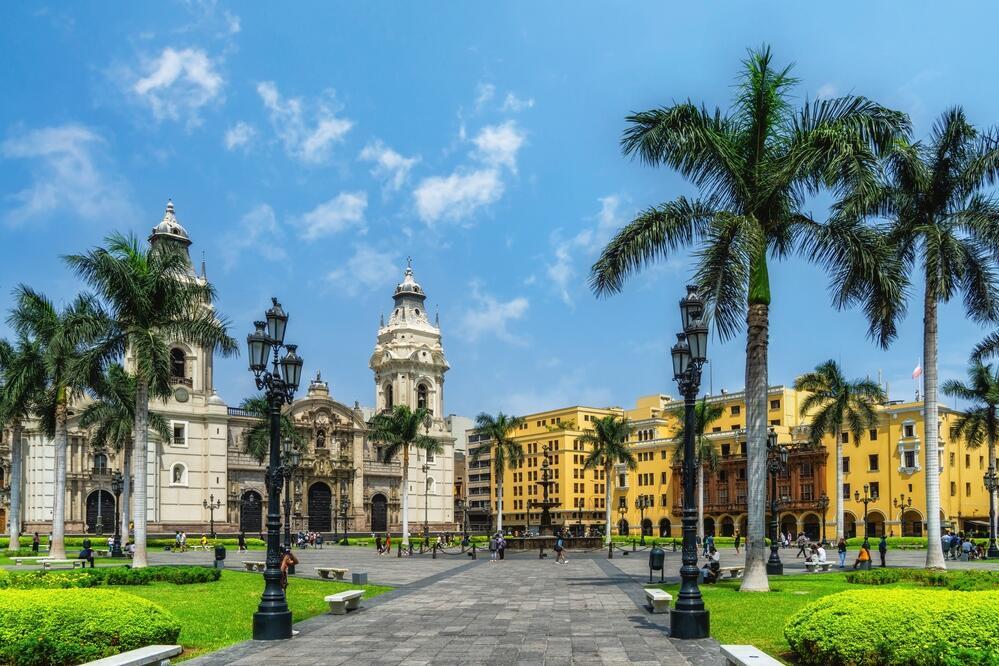 Plaza de Armas mit der Kathedrale in Lima