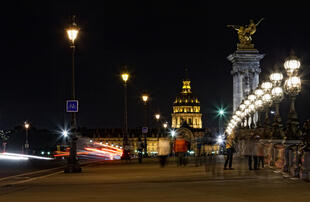 Invalidendom bei Nacht