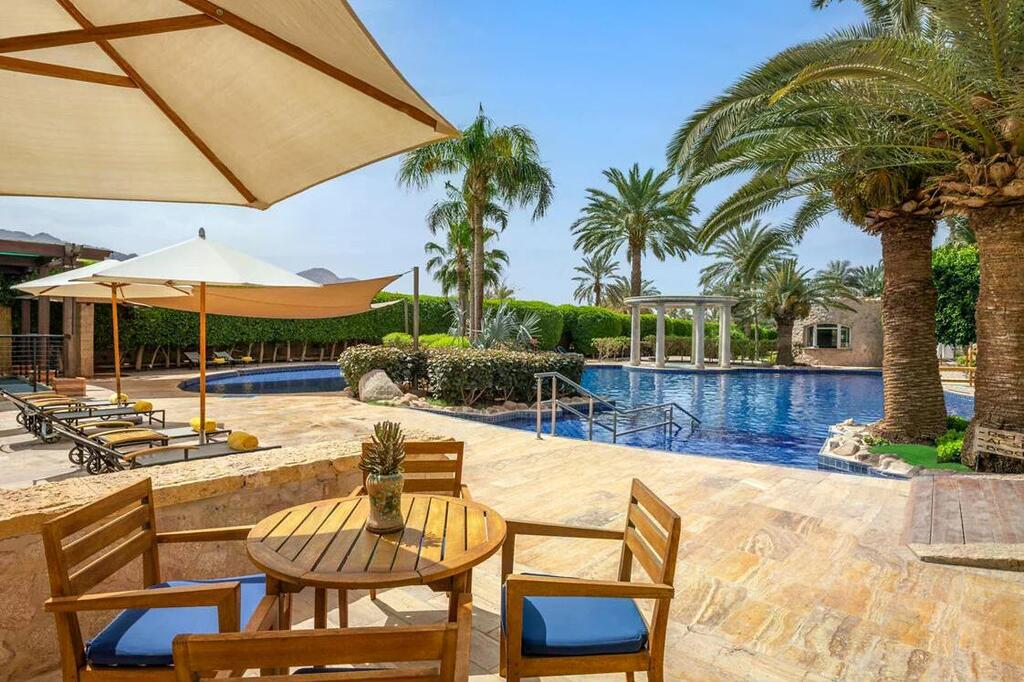 Pool und Terrasse 