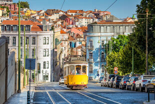 Tramlinie 28 in Alfama