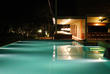 Swimming Pool bei Nacht