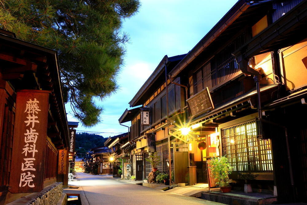 Dekonaru Yokocho in Takayama