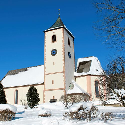 Dofkirche Breitnau in Schneedecke