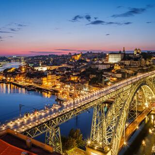 Porto bei Nacht am Douro Fluss