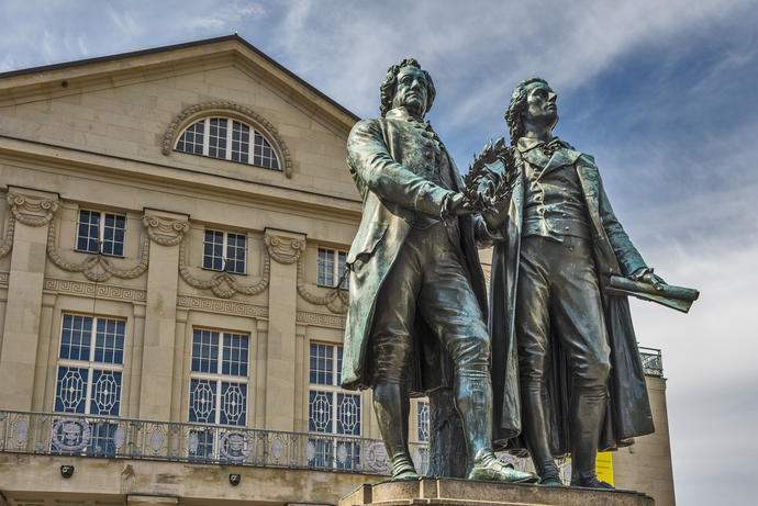 Goethe und Schiller Statue in Weimar