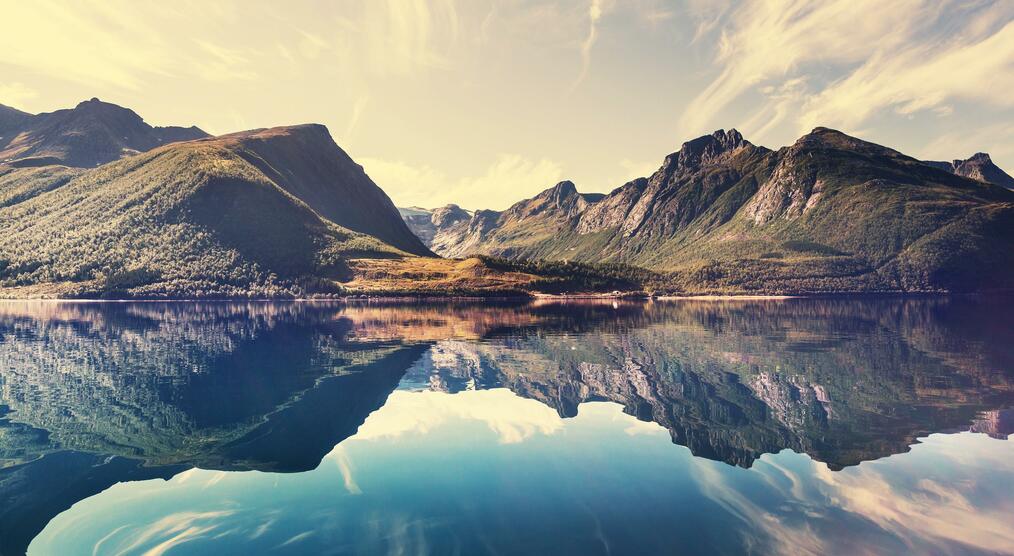 Landschaft Berge und See Norwegen Reisen