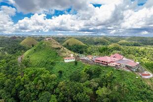 Chocolate Hills Complex auf Bohol