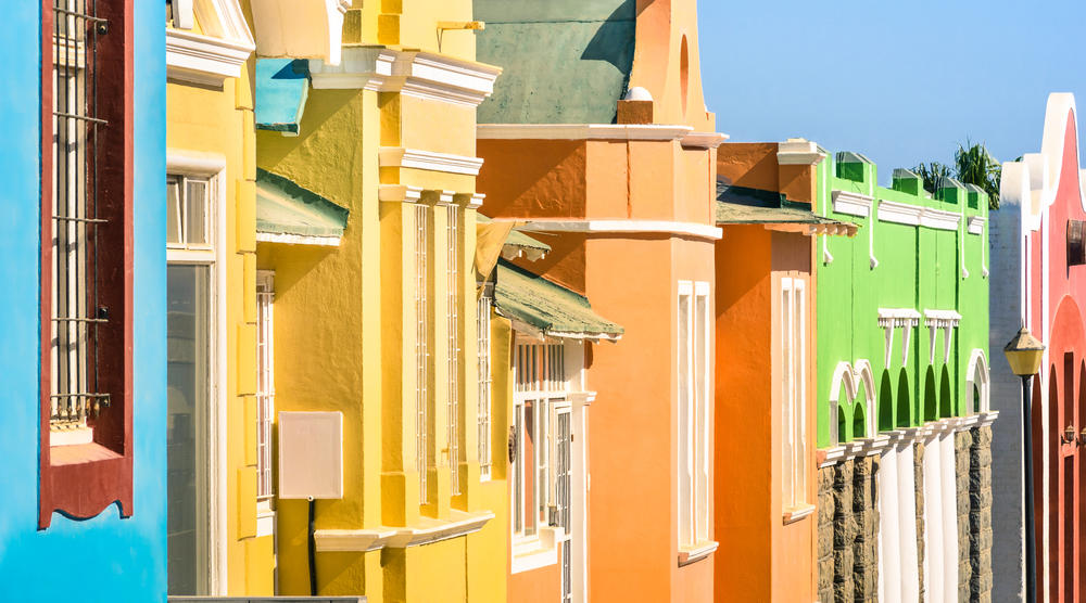 Farbenfrohe Häuser in Lüderitz