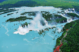 Iguazu Wasserfälle aus der Vogelperspektive