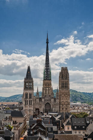 Stadt Rouen mit imposanter Kathedrale