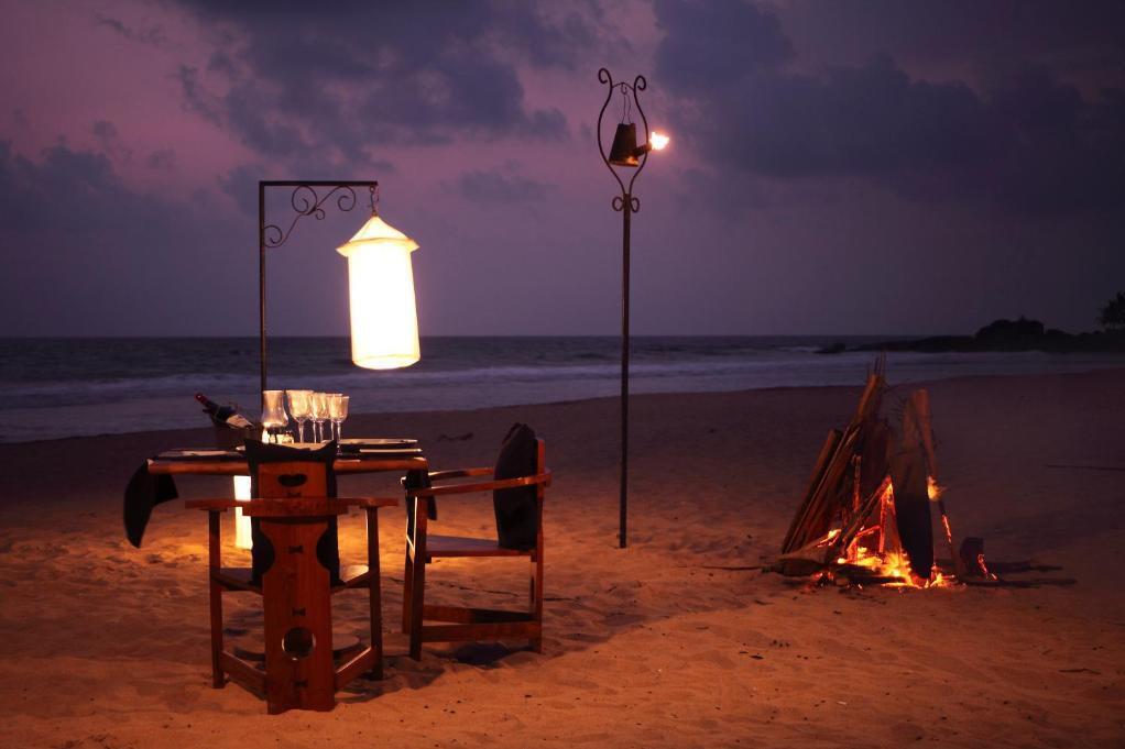 Abendessen am Ahungalla Strand