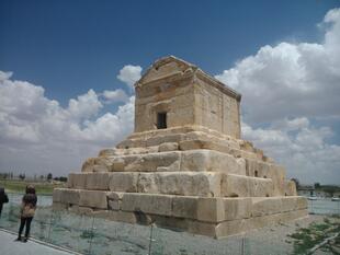 Grabmal des persischen Großkönigs Kyros II in Pasargadae