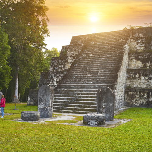 Mayaruinen im Tikal Nationalpark