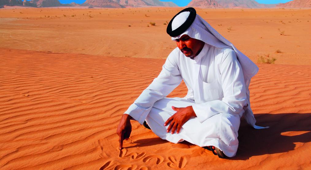 Beduine im Sand