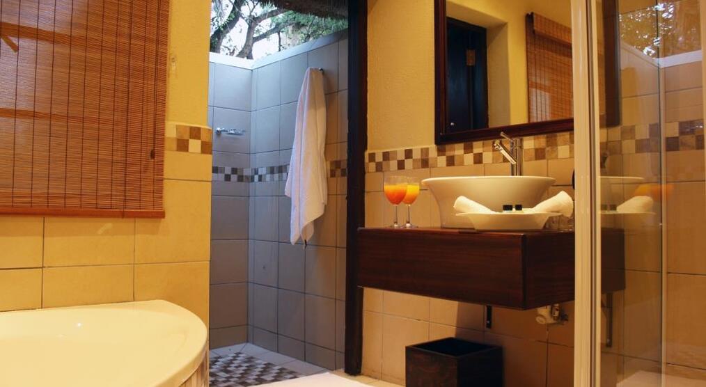 Beispiel: Badezimmer mit In- und Outdoordusche