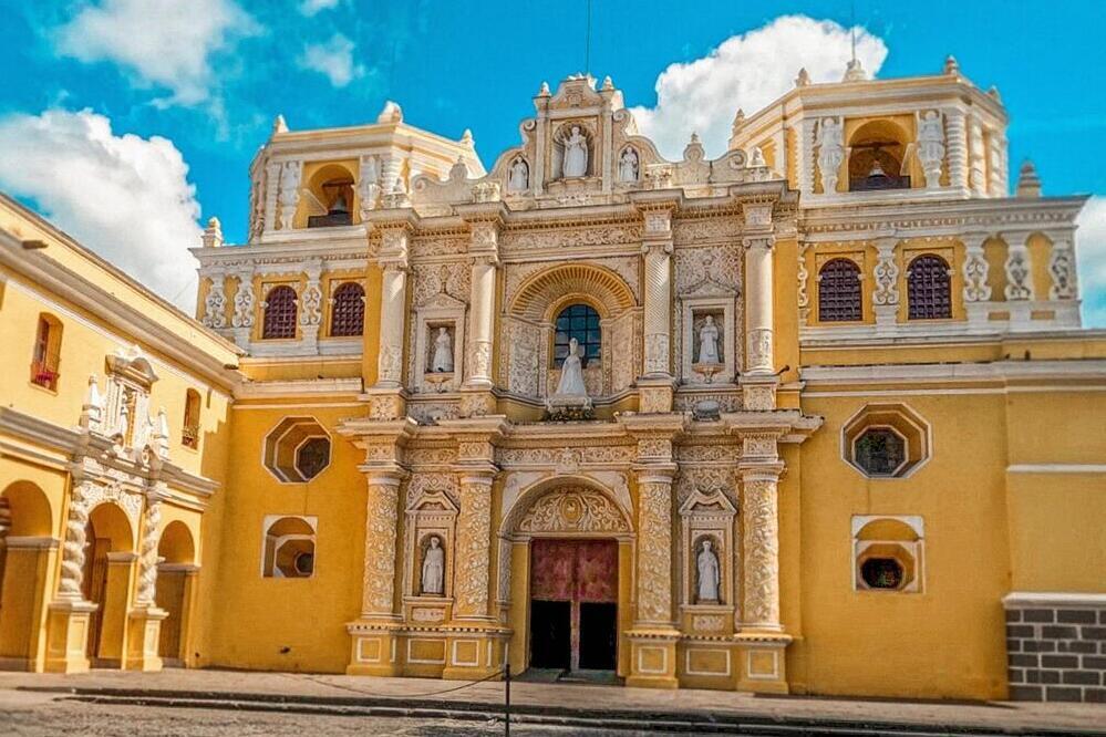 Altstadt mit der Iglesia la Merced in Antigua