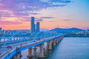 der Han River mit der Skyline von Seoul 