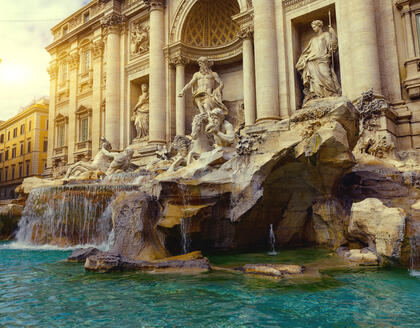Trevi-Brunnen bei Sonnenaufgang