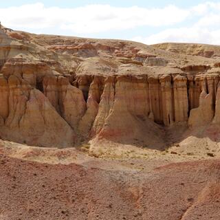 Bizarre Felsformationen in Tsagaan Suvarga