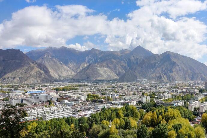 Sicht auf das Himalaya-Gebirge in der Tibet Region in China