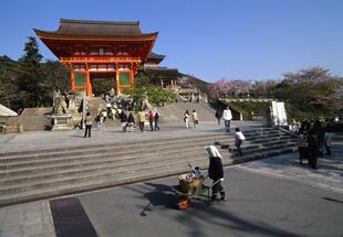 Haupttor des Kiyomizu-Tempels in Kyoto 